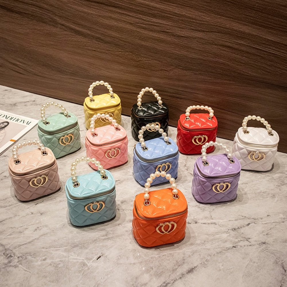 JELLY PURSE WITH PEARL HANDLE